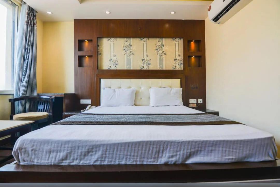 Hotel Opulence Pathānkot الغرفة الصورة